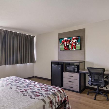Red Roof Inn & Suites Brunswick I-95 Bagian luar foto