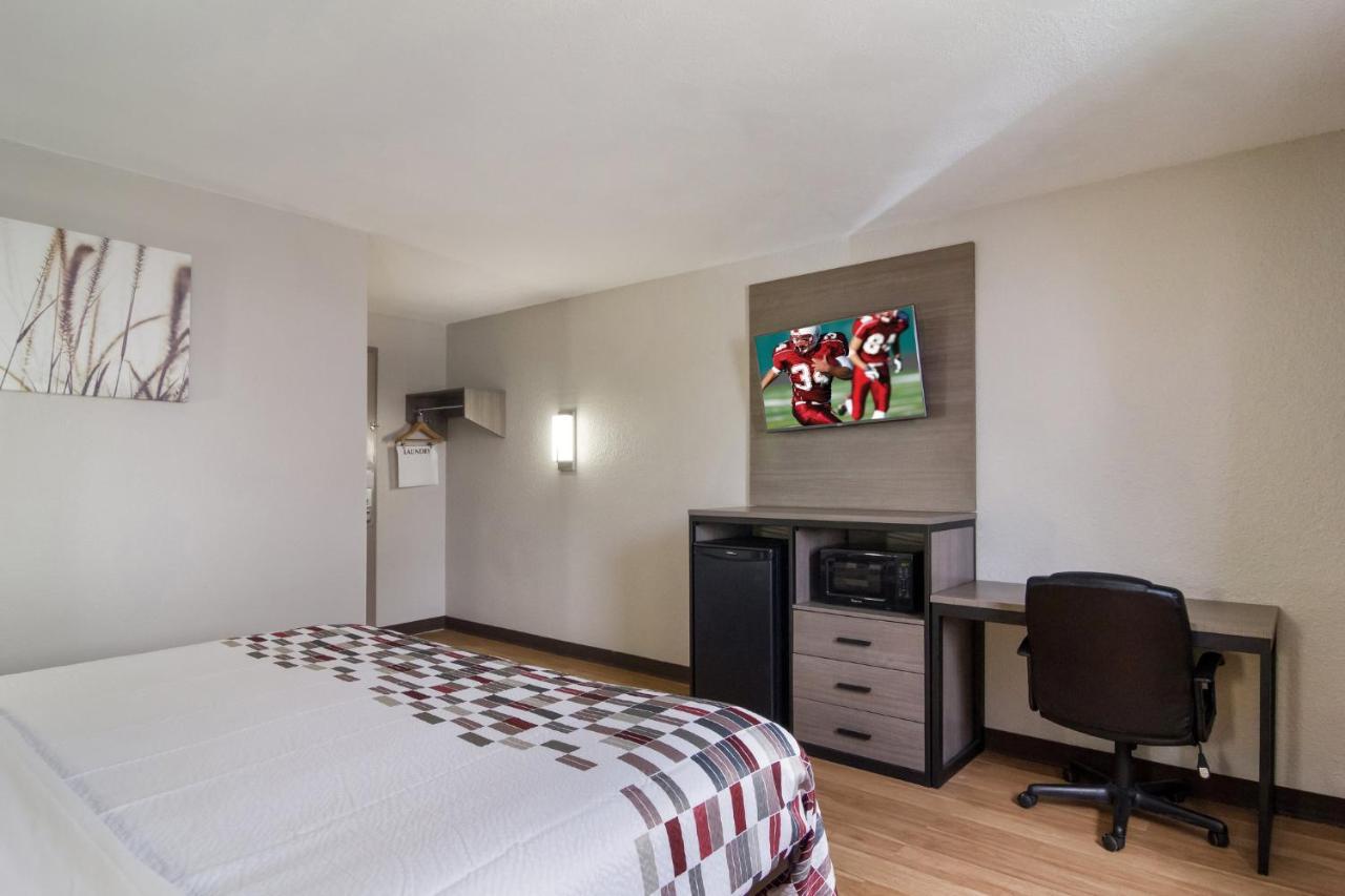 Red Roof Inn & Suites Brunswick I-95 Bagian luar foto