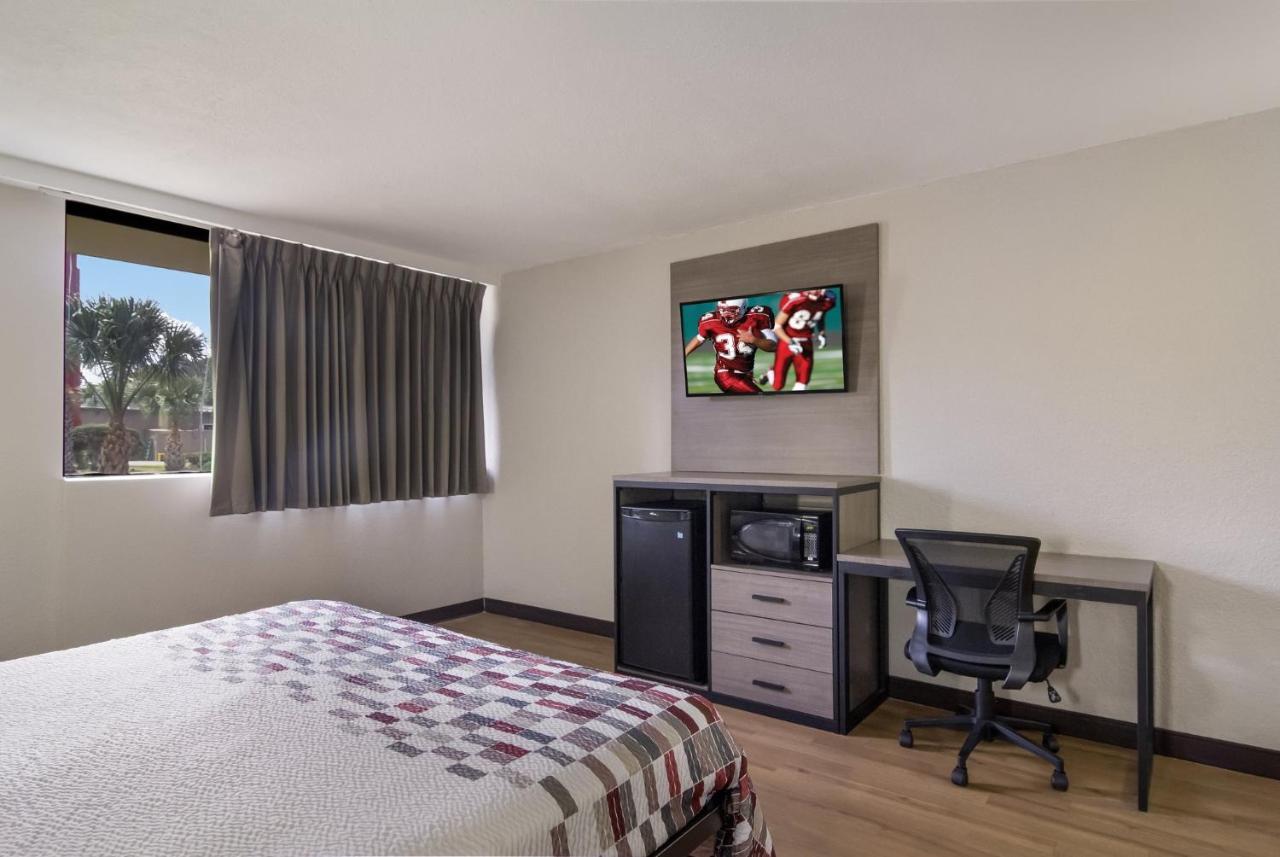 Red Roof Inn & Suites Brunswick I-95 Bagian luar foto
