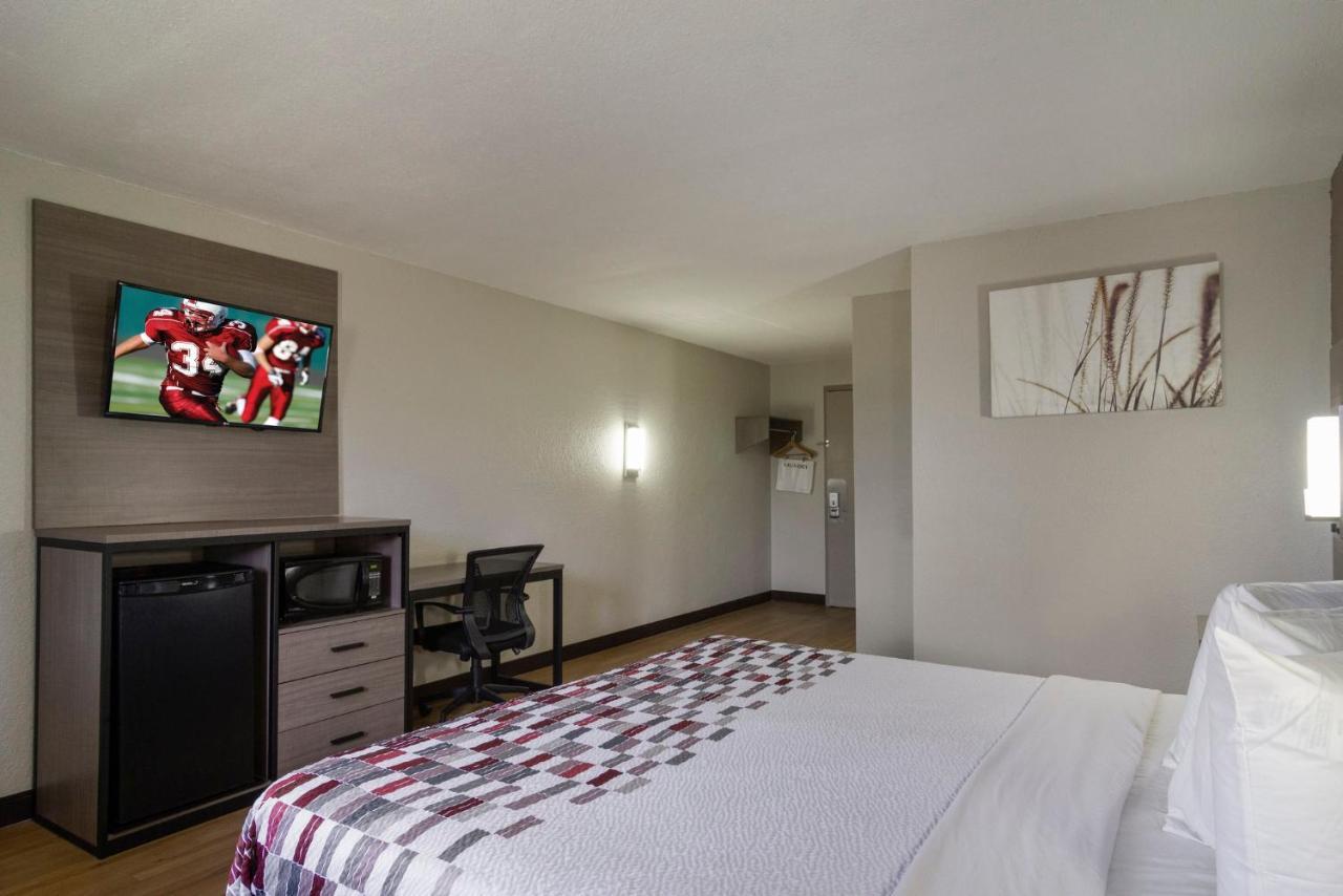 Red Roof Inn & Suites Brunswick I-95 Bagian luar foto