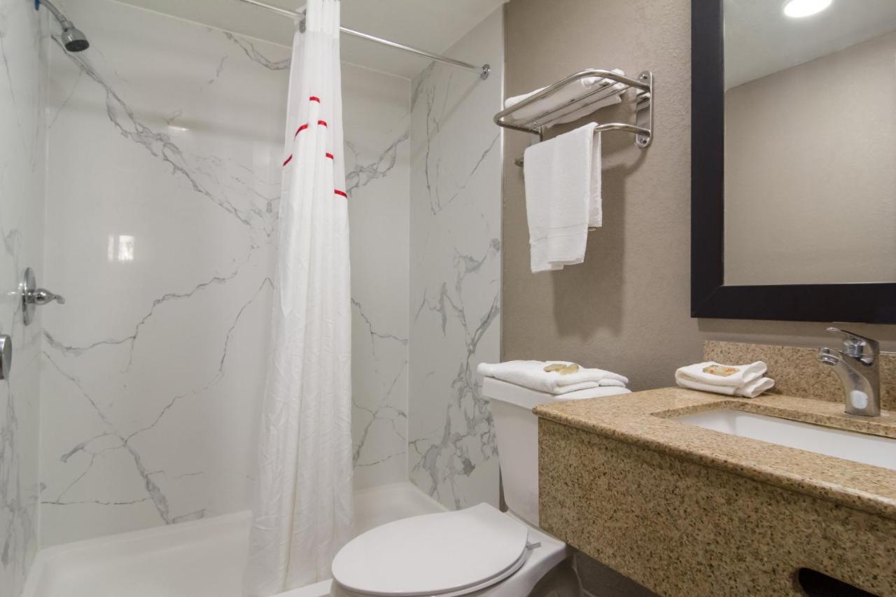 Red Roof Inn & Suites Brunswick I-95 Bagian luar foto