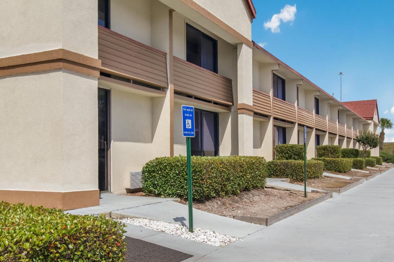 Red Roof Inn & Suites Brunswick I-95 Bagian luar foto