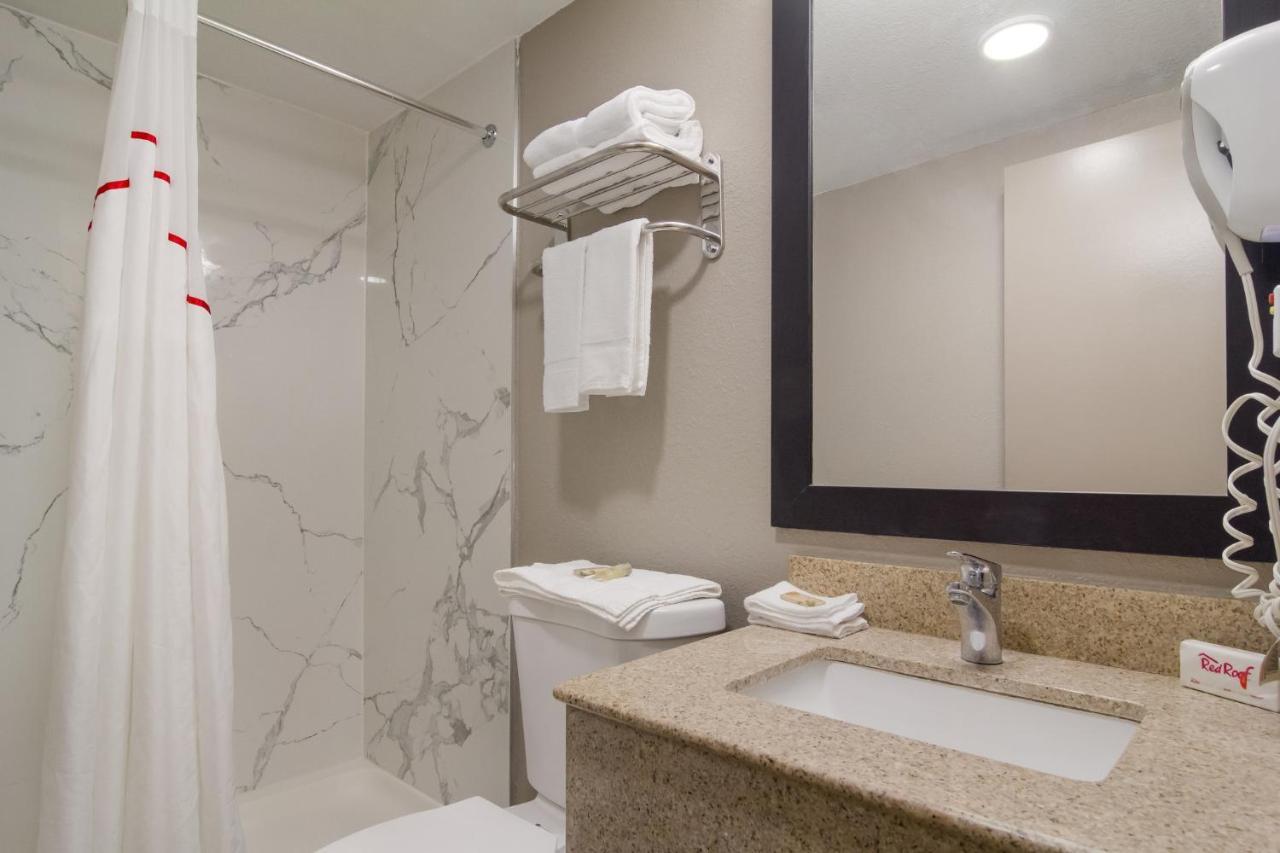 Red Roof Inn & Suites Brunswick I-95 Bagian luar foto