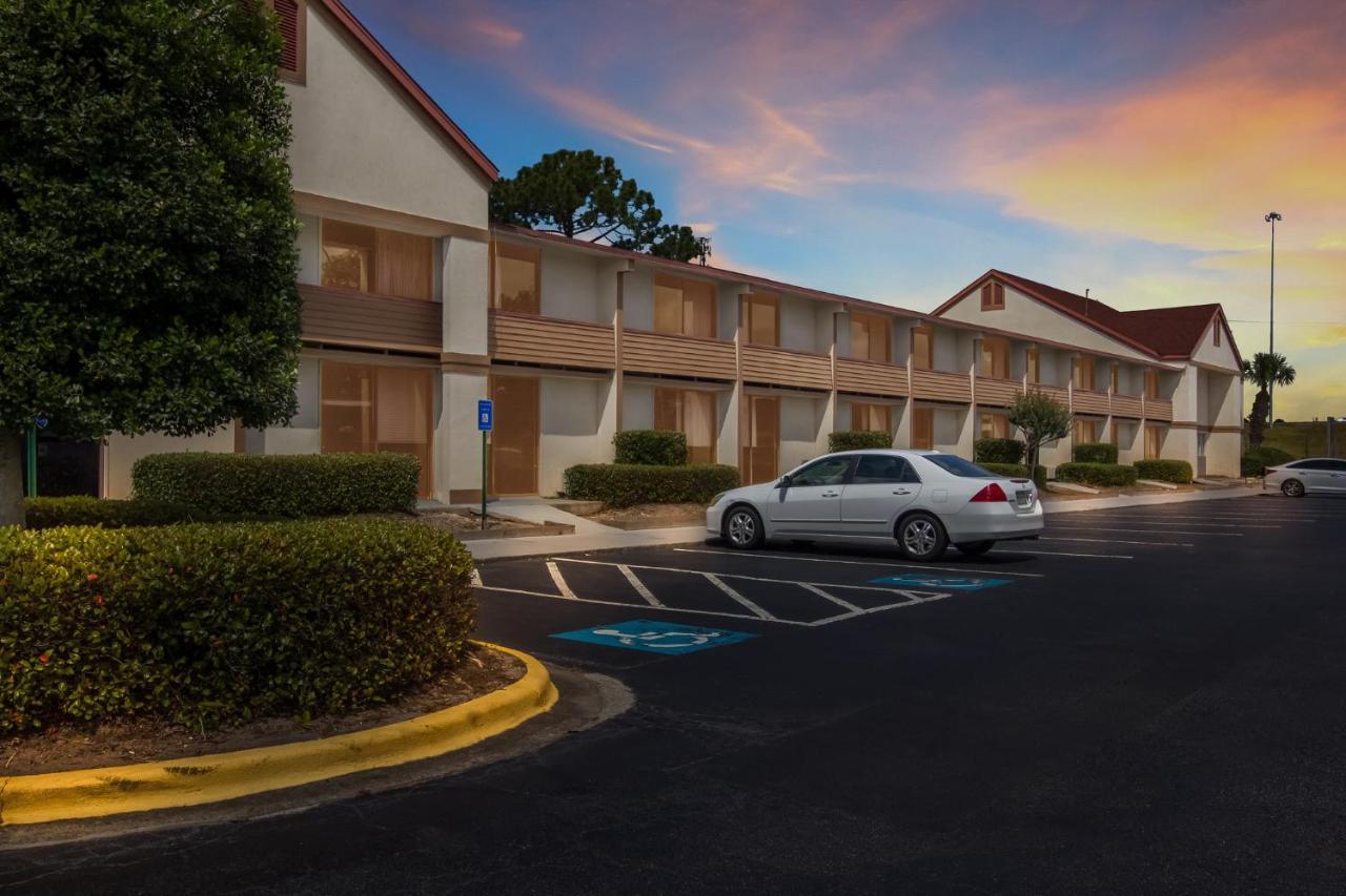 Red Roof Inn & Suites Brunswick I-95 Bagian luar foto