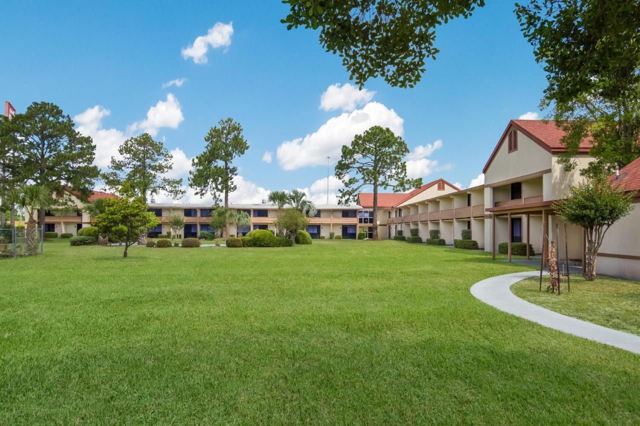 Red Roof Inn & Suites Brunswick I-95 Bagian luar foto