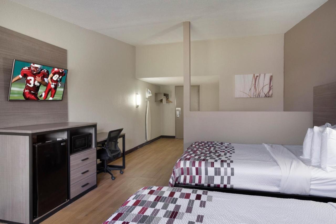 Red Roof Inn & Suites Brunswick I-95 Bagian luar foto