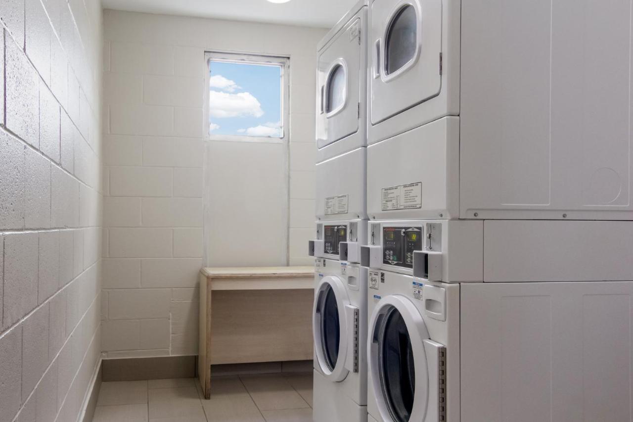 Red Roof Inn & Suites Brunswick I-95 Bagian luar foto