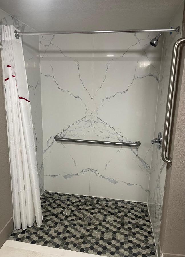 Red Roof Inn & Suites Brunswick I-95 Bagian luar foto