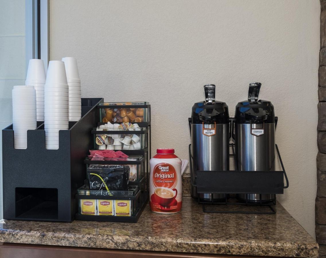 Red Roof Inn & Suites Brunswick I-95 Bagian luar foto