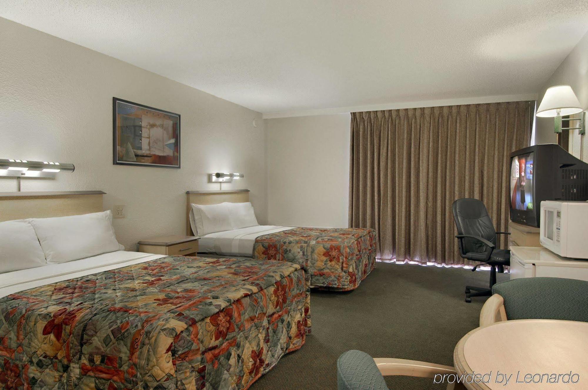 Red Roof Inn & Suites Brunswick I-95 Bagian luar foto